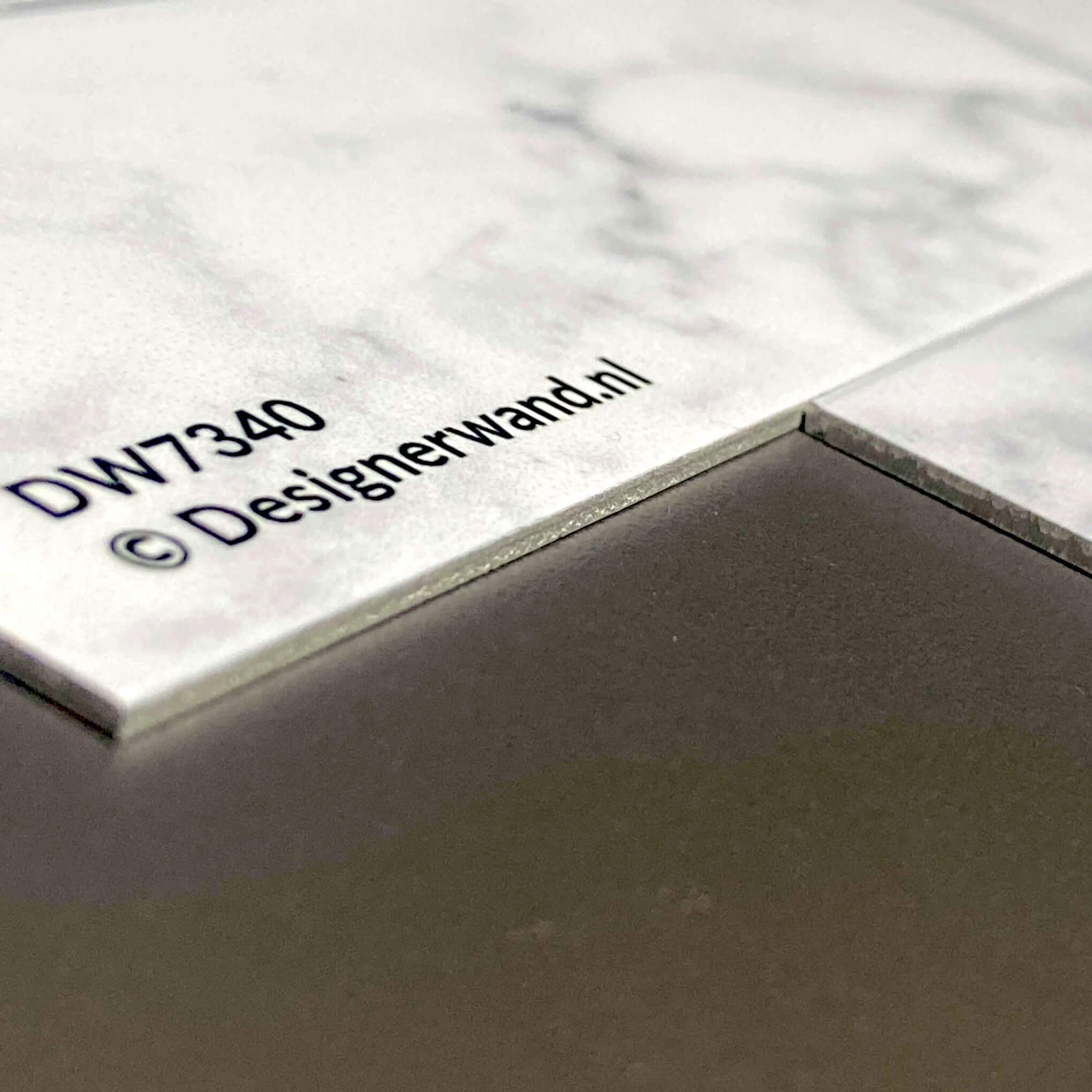 Massief Aluminium staal (DW Solid) - Marmer Spatwand
