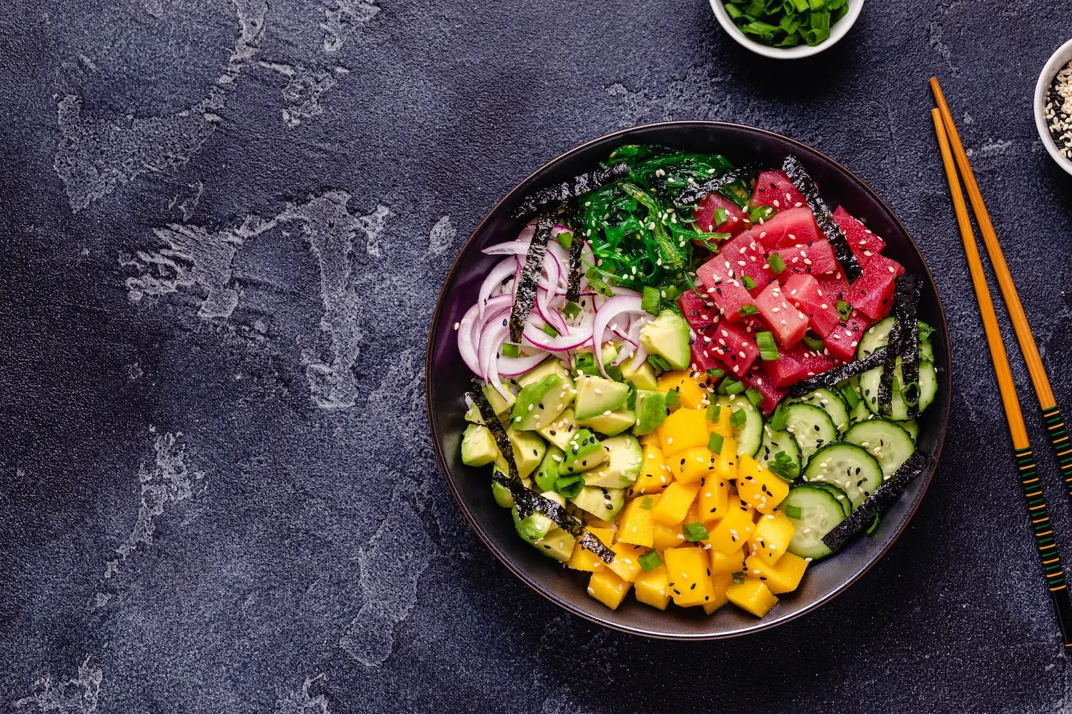 Ontbijt smoothie bowl als decoratief ontwerp voor achterwand in de keuken